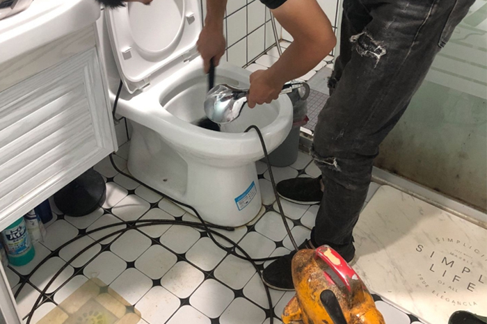 柳北马桶堵塞自己疏通还是找师傅?专业上门服务让你省时更省心